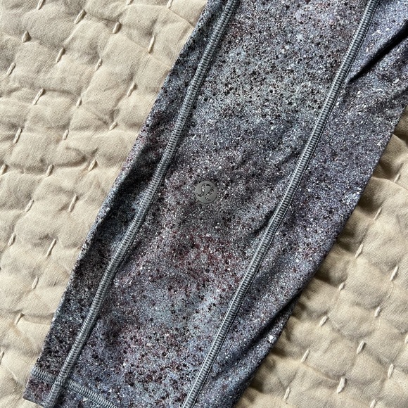 Like New Lululemon Final Lap Crop (23") Multi Sz 6 - Picture 7 of 8